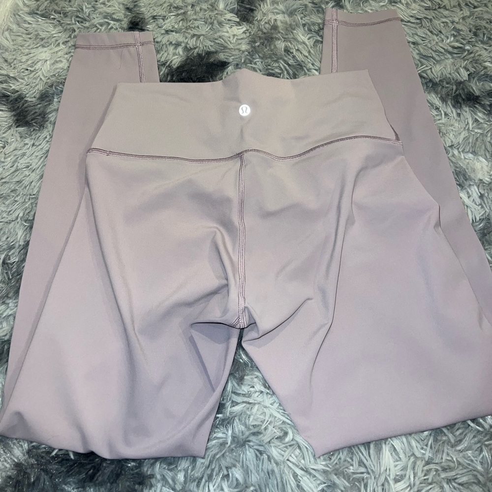 LULULEMON WUNDER UNDER SIZE 8